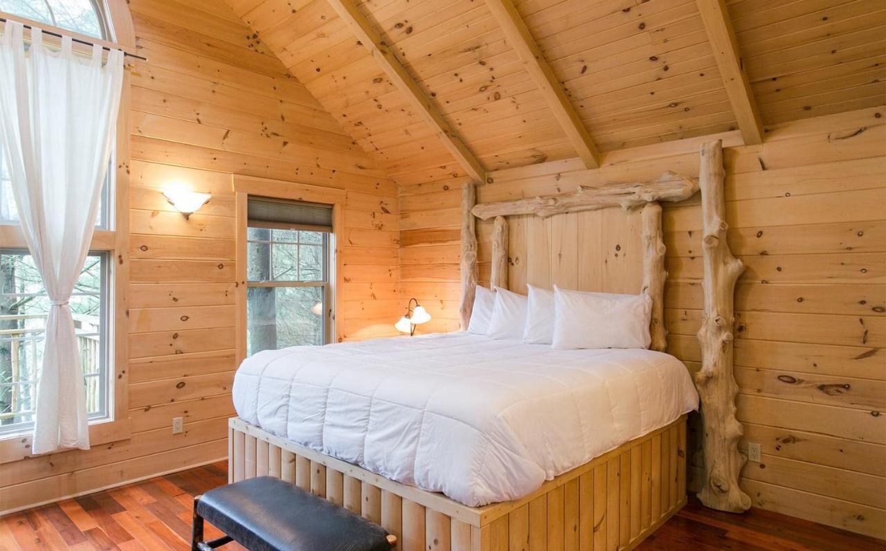 Whispering Pines Treehouse By Amish Country Lodging Міллерсбург Екстер'єр фото