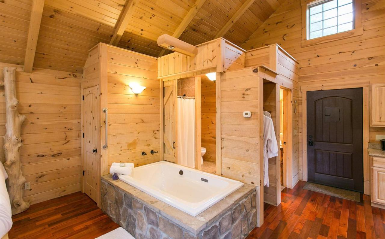 Whispering Pines Treehouse By Amish Country Lodging Міллерсбург Екстер'єр фото