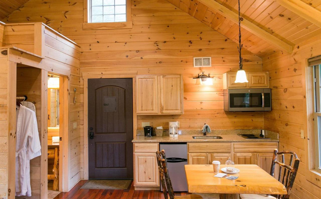 Whispering Pines Treehouse By Amish Country Lodging Міллерсбург Екстер'єр фото