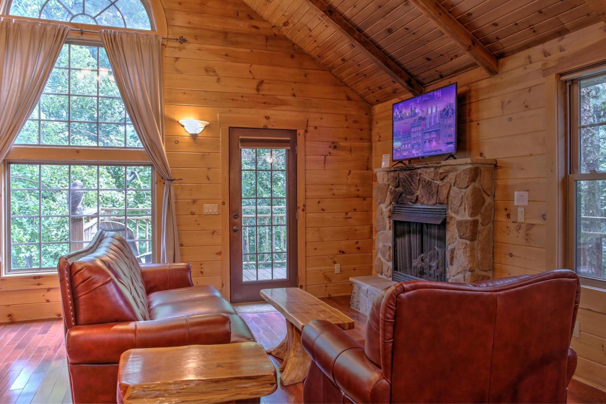 Whispering Pines Treehouse By Amish Country Lodging Міллерсбург Екстер'єр фото