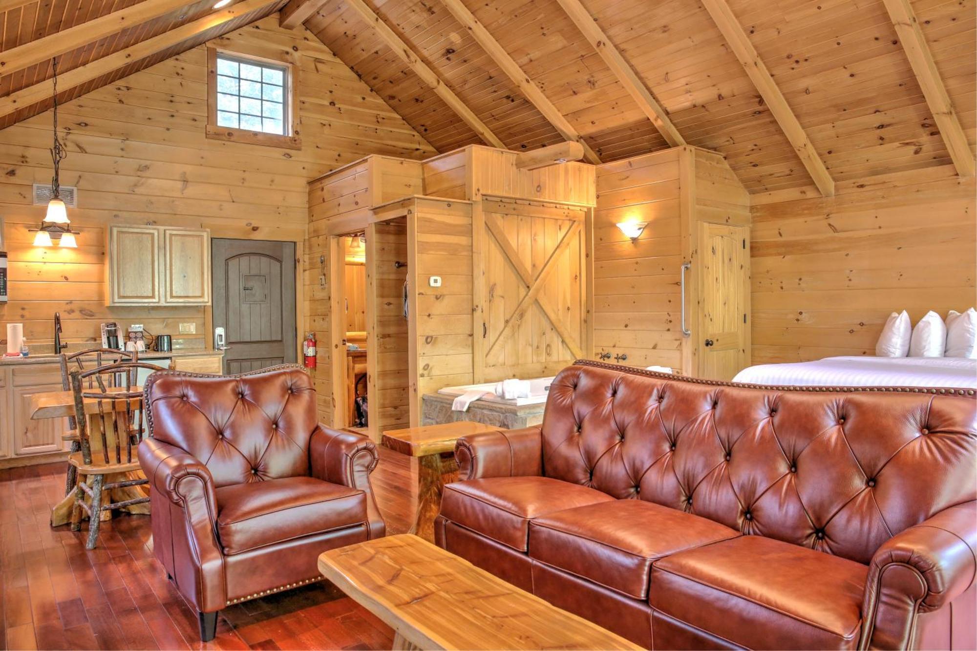 Whispering Pines Treehouse By Amish Country Lodging Міллерсбург Екстер'єр фото